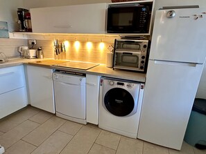 Køleskab, mikrobølgeovn, ovn, opvaskemaskine