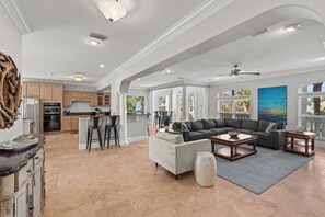 Smart TV, chimenea, tenis de mesa y oficina 