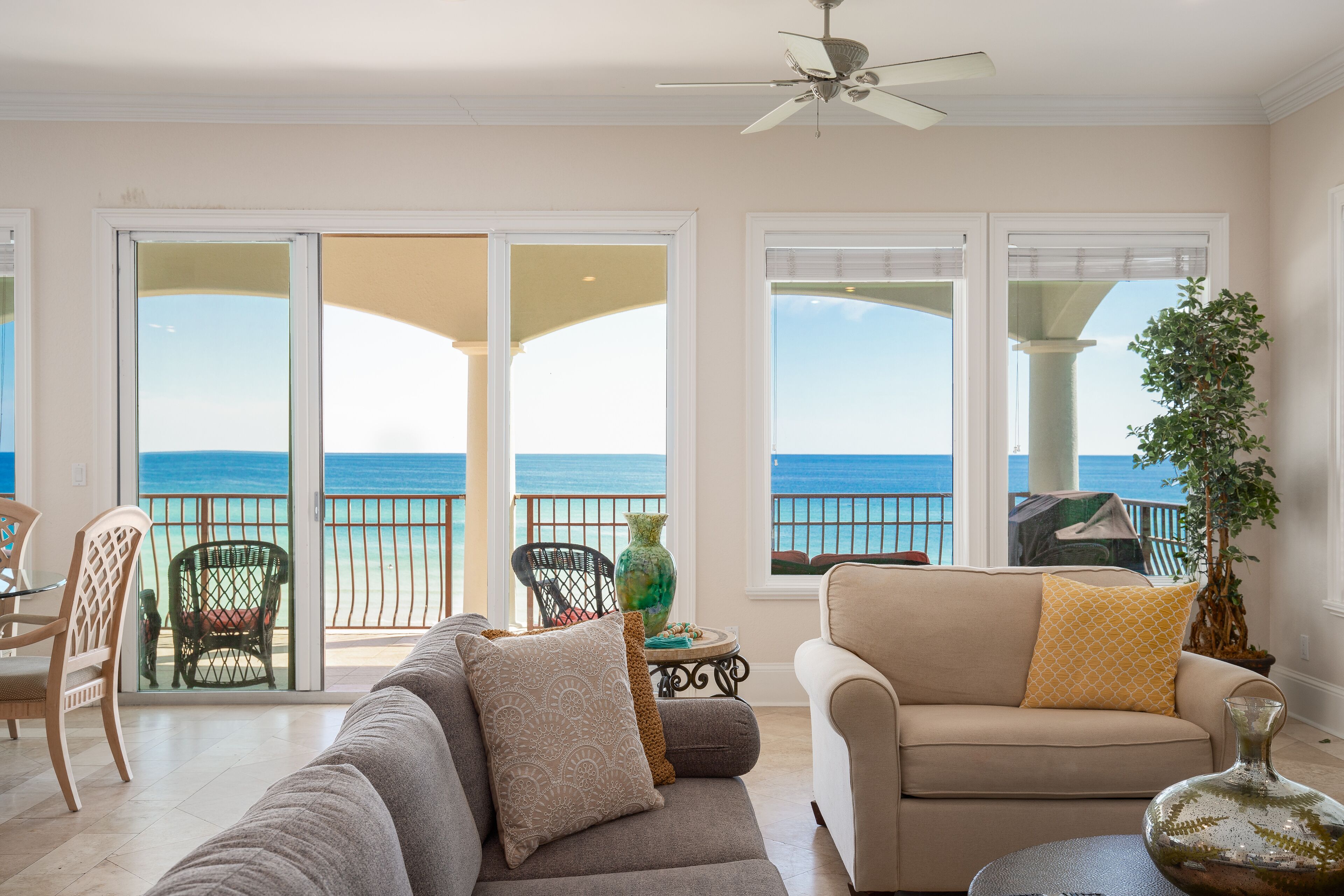 Gulf Front, Pool, Hot Tub- 2 Kitchens - Gated Community in Destiny by the Sea