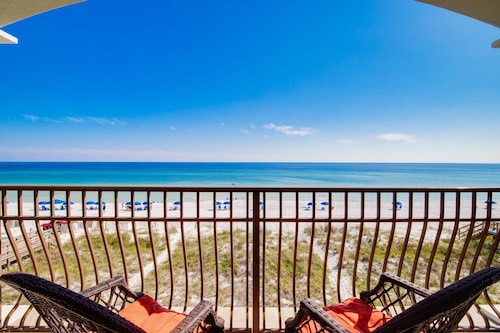 Gulf Front, Pool, Hot Tub- 2 Kitchens - Gated Community in Destiny by the Sea