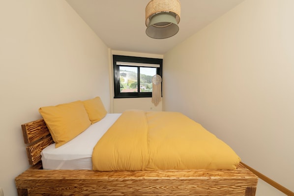 2 bedrooms, WiFi, bed sheets
