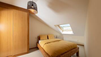 2 bedrooms, WiFi, bed sheets