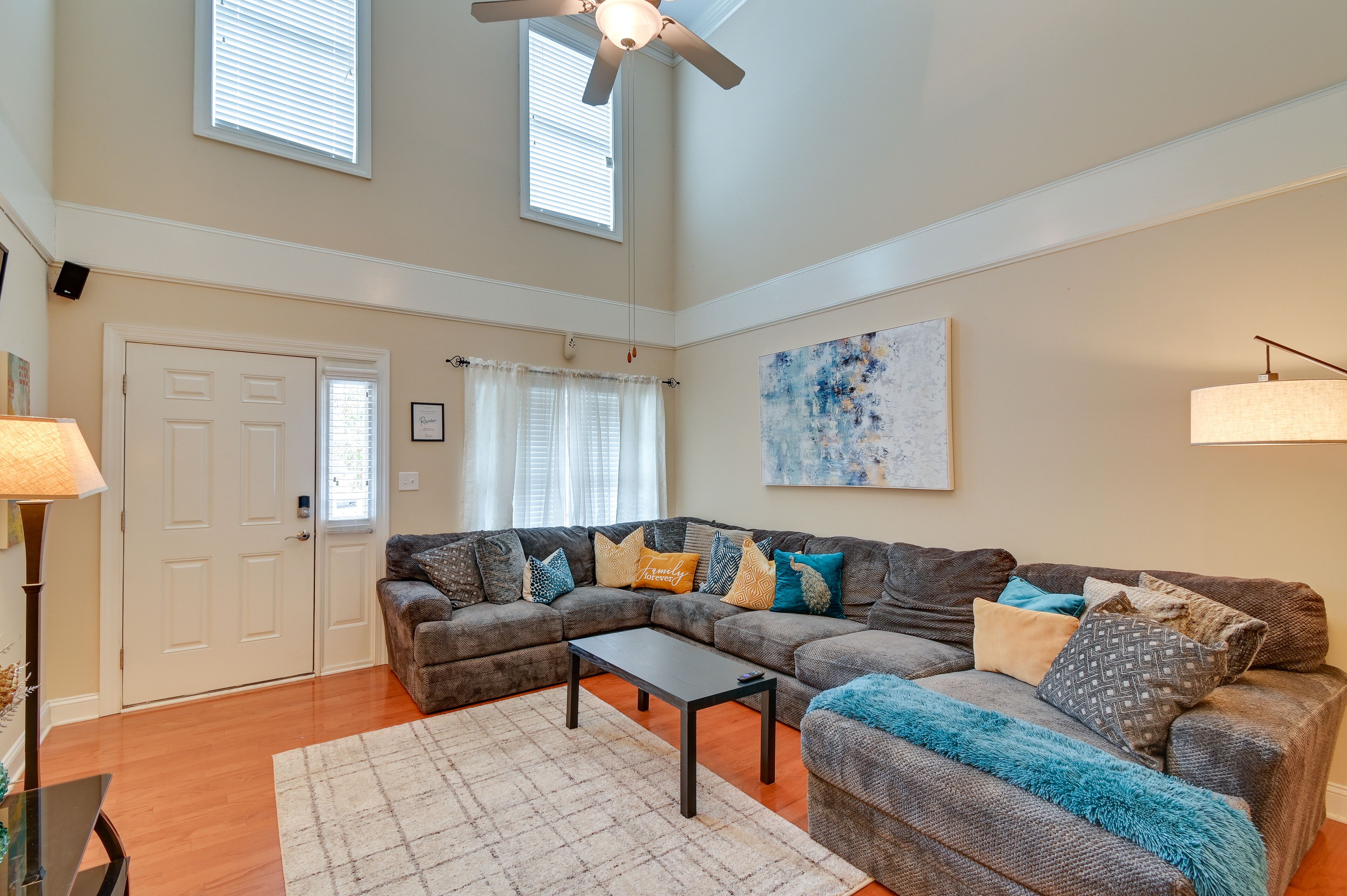 Charming Fayetteville Townhome, 9 Mi to Downtown!