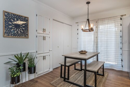 The 806 Escape -  2 bed near hospital dist!