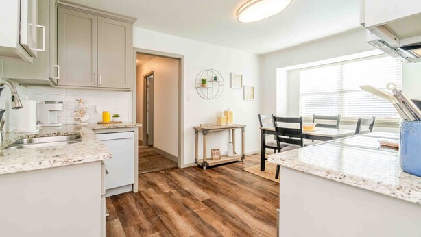 Private kitchen - Sunshine Terrace 2BR, perfect for business travel! (Amarillo)