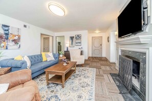 スマートテレビ、暖炉、書斎 / ワークスペース、プリンター