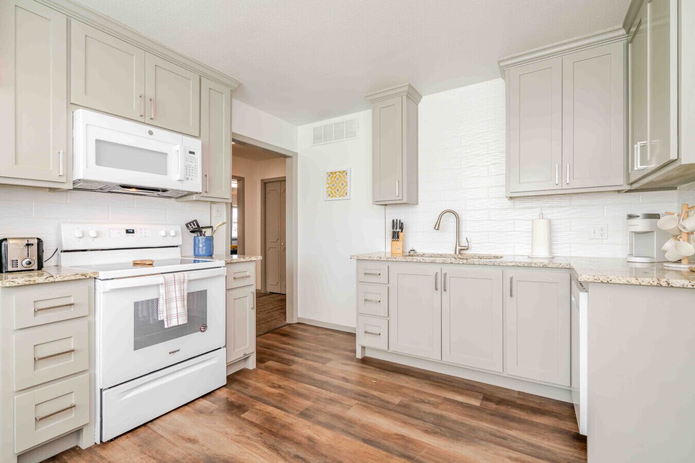 Refrigerador, microondas, horno y parrilla de estufa 