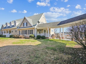 Exterior - Short drive to Downtown Cambridge | Private Dock | Guest House | Pool | Hot Tub (Cambridge)