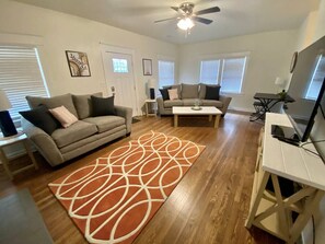 Smart TV - Tangerine Oasis - Homey & newly renovated 2 BR! (Amarillo)