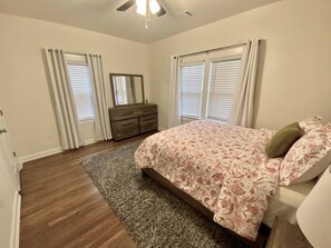 2 chambres, bureau, fer et planche à repasser, Wi-Fi gratuit