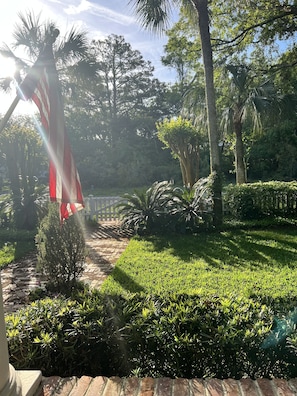Property grounds - East Beach Cottage and Guest House (St. Simons Island)