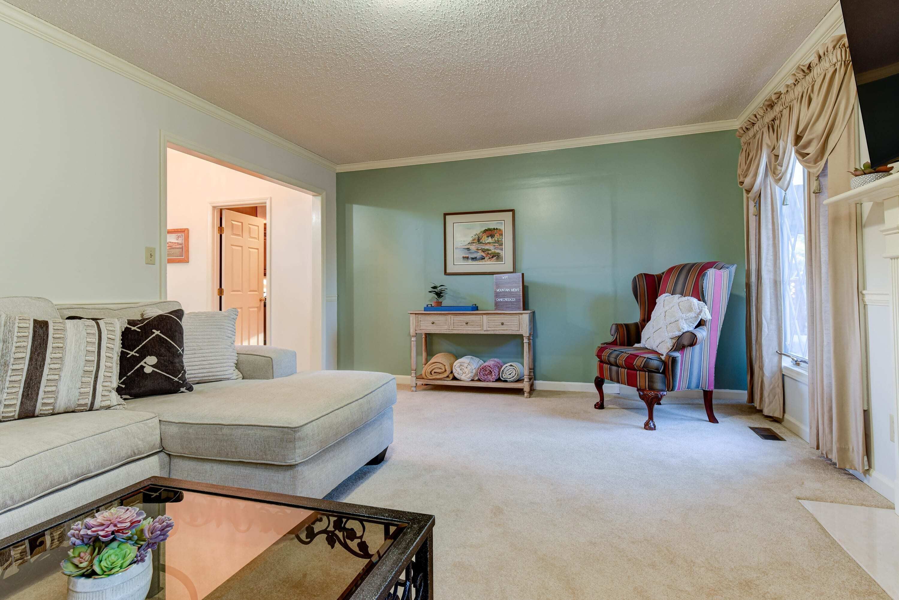 CANE CREEK VILLA! Pool, Game Room, Outdoor Theater! Mountain View!