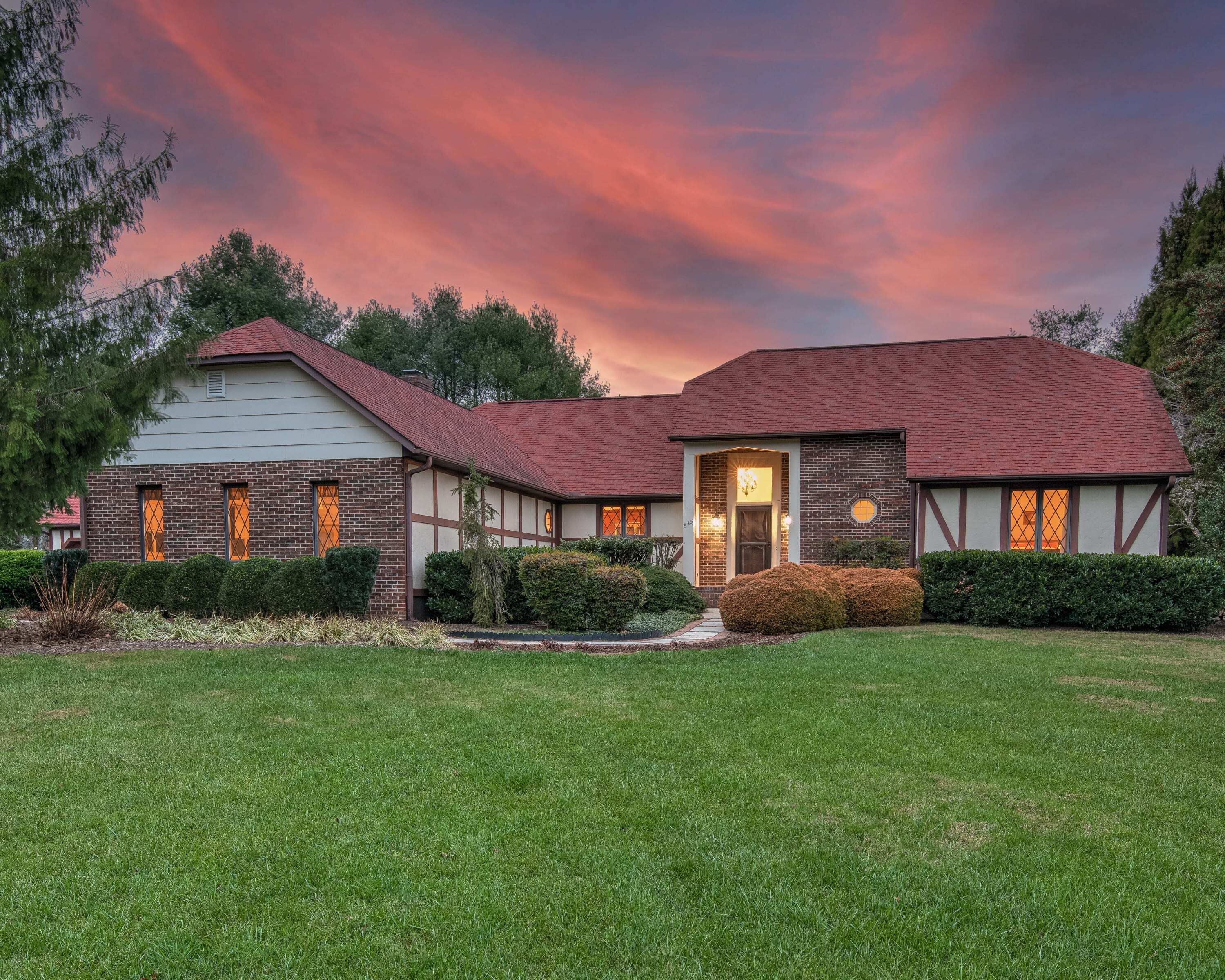 CANE CREEK VILLA! Pool, Game Room, Outdoor Theater! Mountain View!