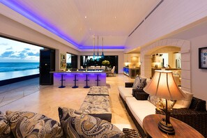 Interior - Infinity Escape with sea view beach access (Oistins)