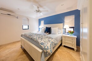 4 makuuhuonetta, tallelokero huoneessa, silitysrauta/-lauta