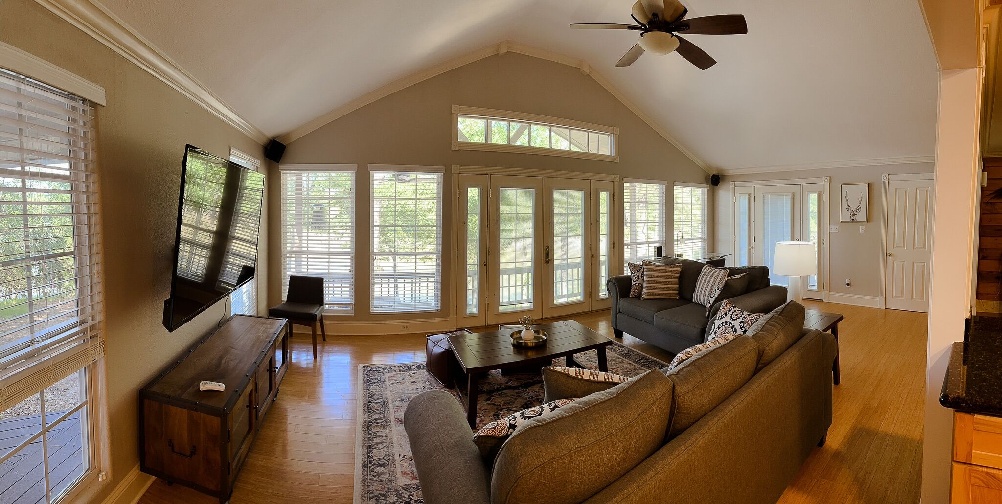 Riverfront house with a party barn & private boat ramp