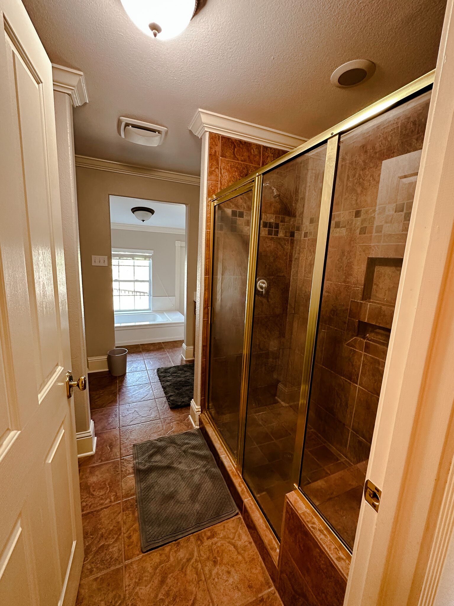 Riverfront house with a party barn & private boat ramp