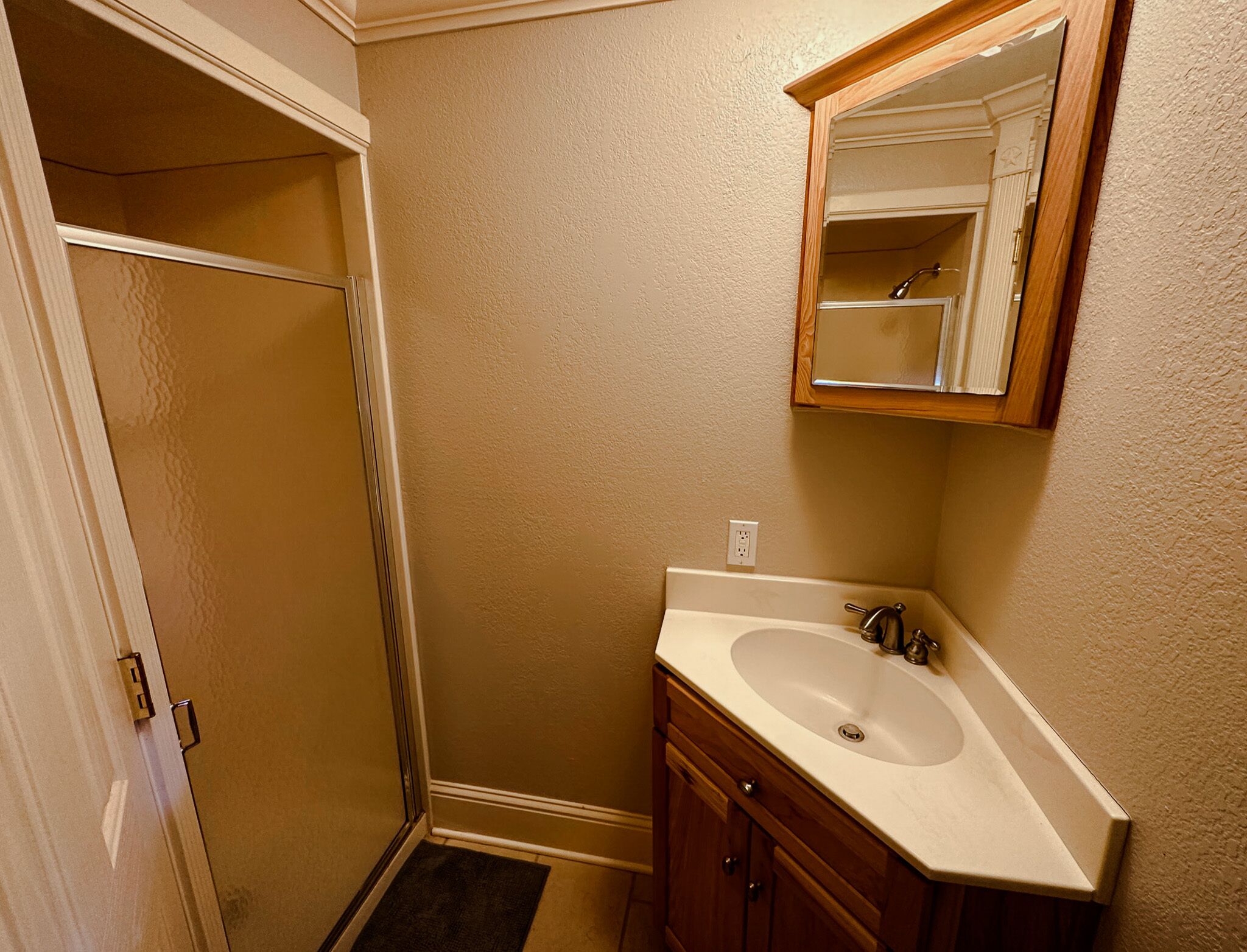 Riverfront house with a party barn & private boat ramp