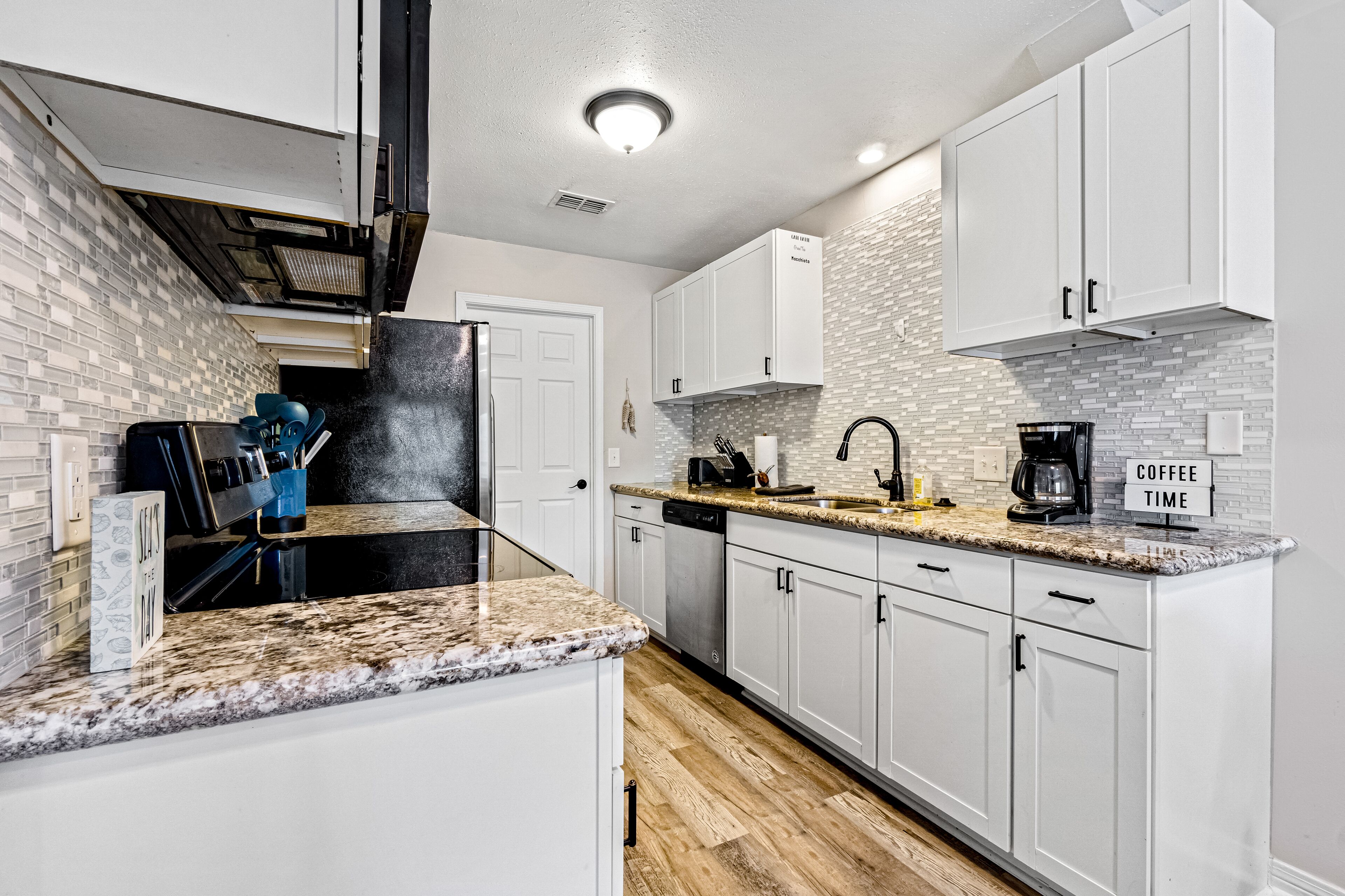 Dog-friendly townhome with private deck, charming interior, washer/dryer & AC