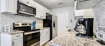 Dog-friendly townhome with private deck, charming interior, washer/dryer & AC