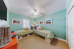 3 slaapkamers, een strijkplank/strijkijzer, internet, beddengoed