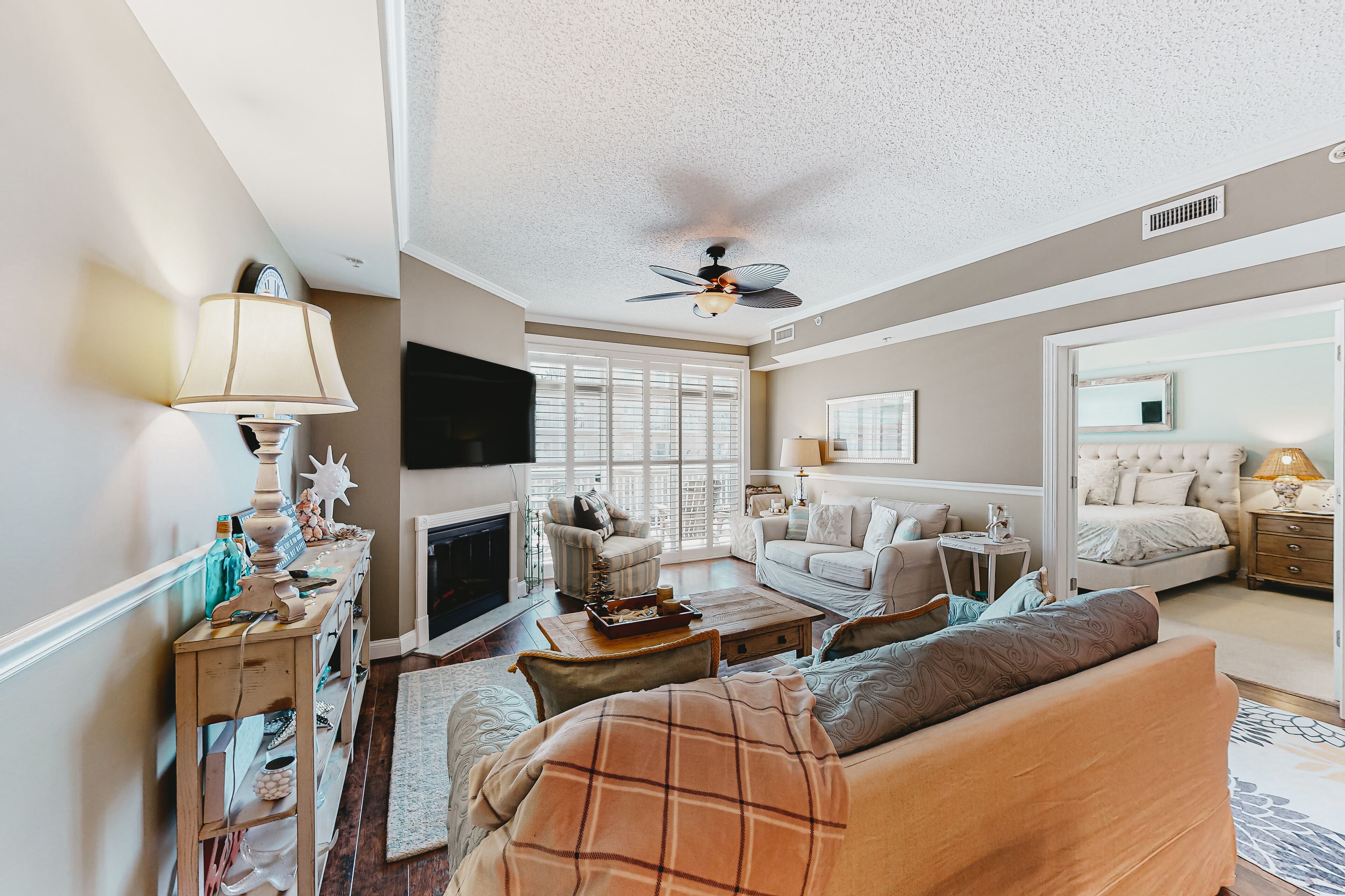 TV, fireplace, DVD player, books