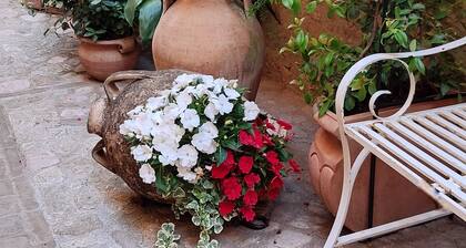 Romantic apartment in the Vicolo dei Baci located in the historic center