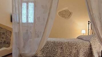 1 Schlafzimmer, Schreibtisch, Bügeleisen/Bügelbrett, Reisekinderbett