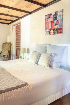 2 bedrooms, iron/ironing board, travel cot, free WiFi