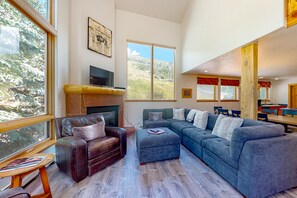 Télévision, cheminée