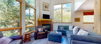 Spacious, remodeled townhome with stunning mountain view, deck & fireplace