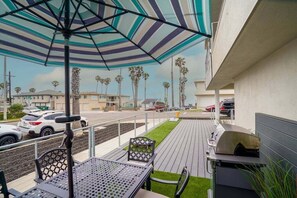 Outdoor dining - Sunset Views & Beach Days | Tower 9 Across from the Ocean (Oceanside)