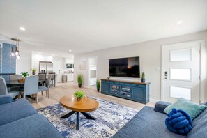 Smart TV, video games, stereo - Sunset Views & Beach Days | Tower 9 Across from the Ocean (Oceanside)