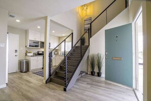 Interior - Sunset Views & Beach Days | Tower 9 Across from the Ocean (Oceanside)