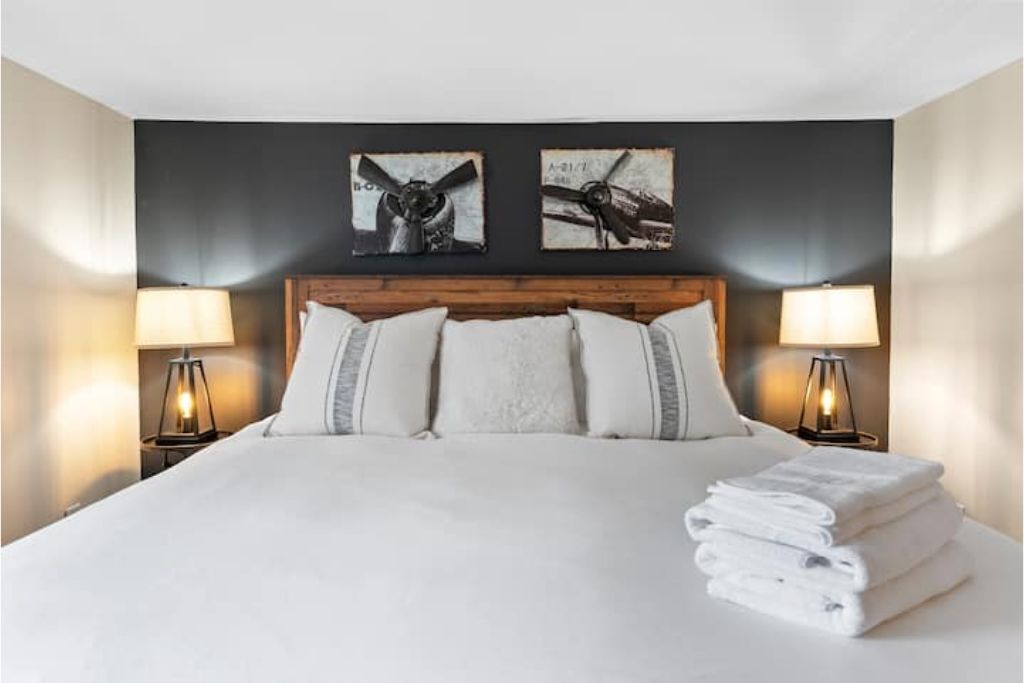Elegant apt minutes from beach