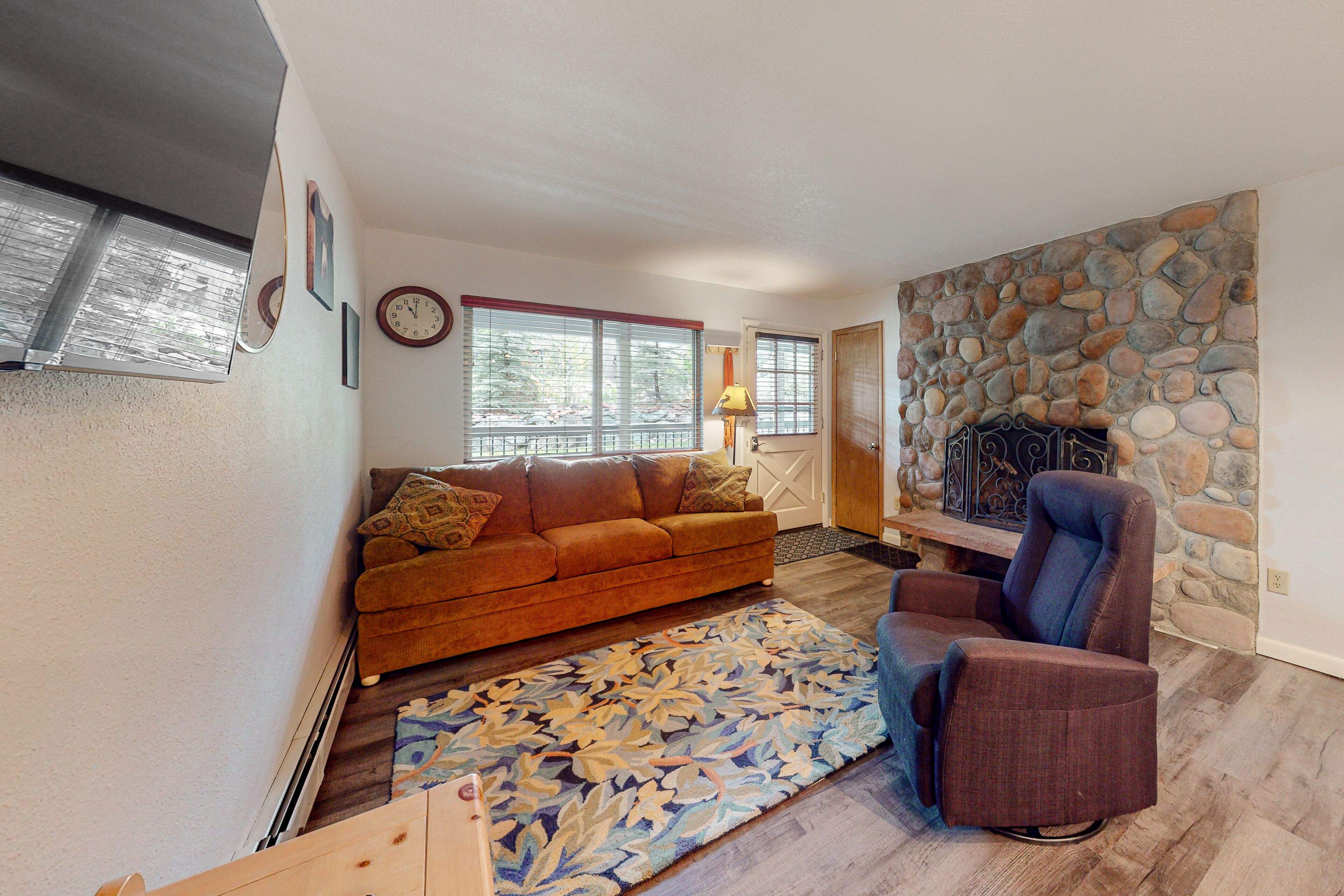 Ground-floor condo with pool, hot tub, wood-burning fireplace, & balcony