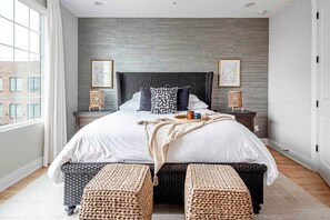 3 habitaciones, escritorio, tabla de planchar con plancha y wifi