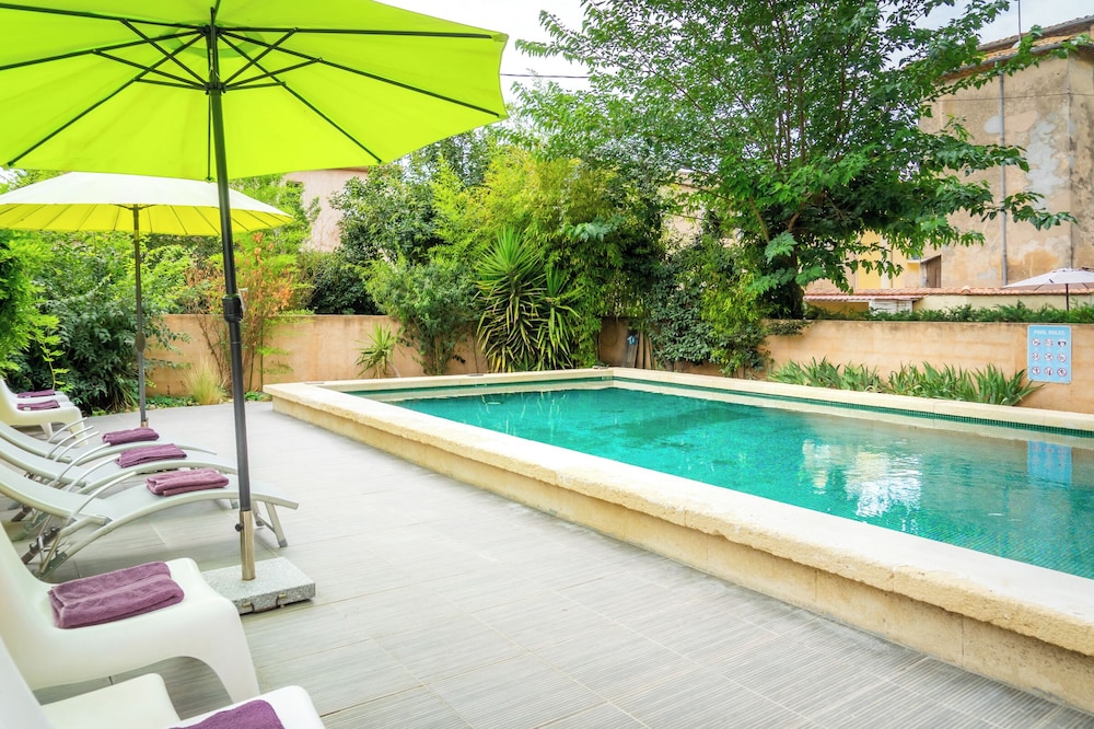 Spacious apartment with swimming pool in historic convent in Pézenas - Octopus