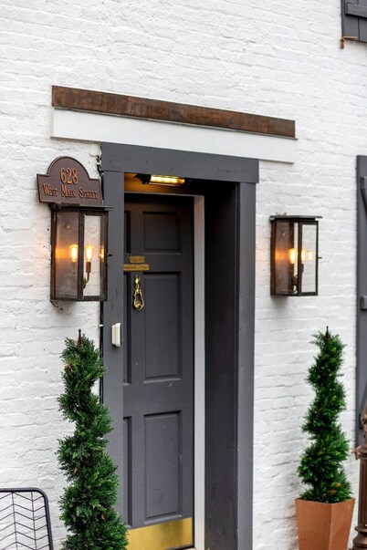 Walk to Gatton Park, Distillery District & Rupp Arena, Historic Carriage House
