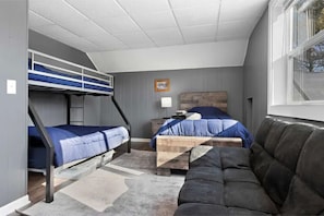 3 bedrooms, free WiFi, bed sheets, wheelchair access - Private country setting! Close to water and other amenities! (Oconto)