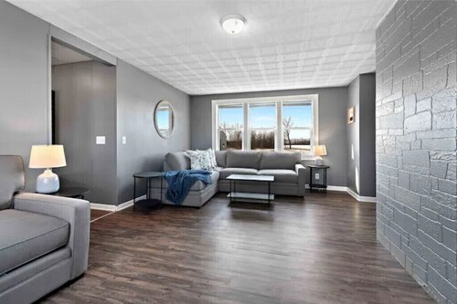 Private country setting! Close to water and other amenities!