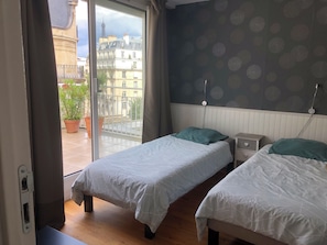 2 室のベッドルーム、アイロン / アイロン台、WiFi (無料)、ベッドシーツ