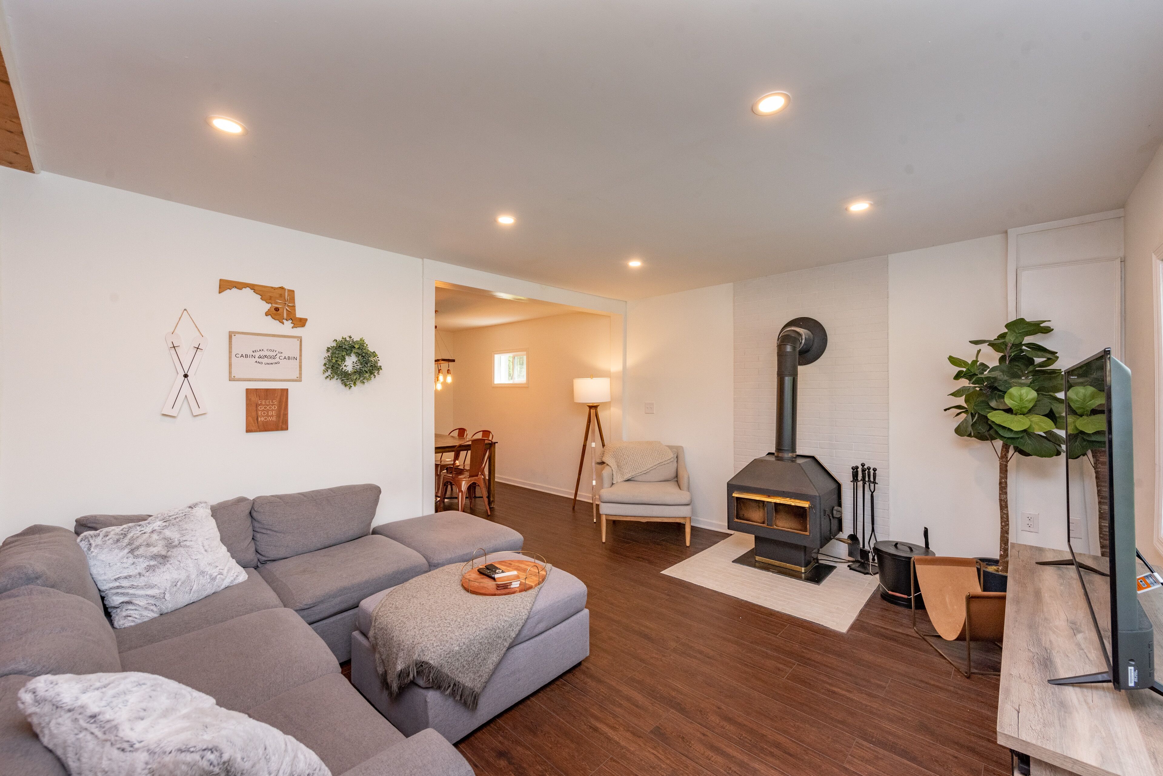 New! Ballers' Bungalow: Lake Area, Hot Tub, Fire Pit!