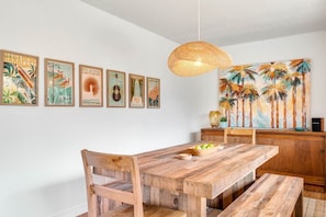 Dining - Cool, Lo-Fi Styled Surf Shack - Ka Hale Nalu (Princeville)