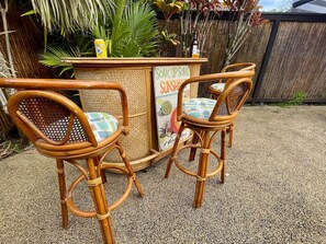Outdoor dining - Cool, Lo-Fi Styled Surf Shack - Ka Hale Nalu (Princeville)