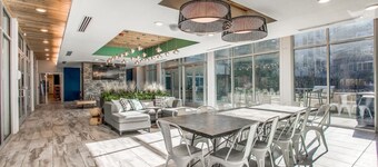 Downtown Riverwalk Hotel/Apt with Stunning Views