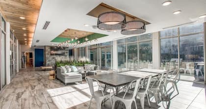 Downtown Riverwalk Hotel/Apt with Stunning Views