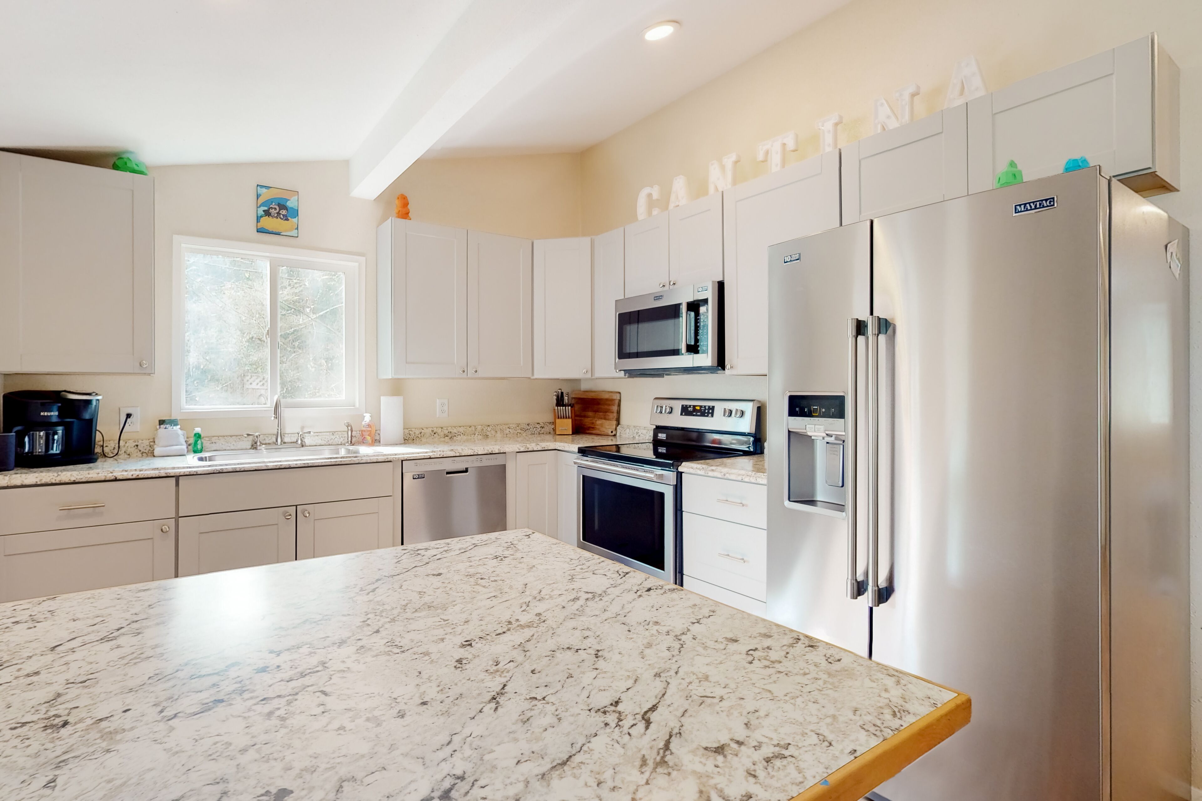 Quaint wilderness cabin with firepit, deck, grill, & washer/dryer - dog-friendly