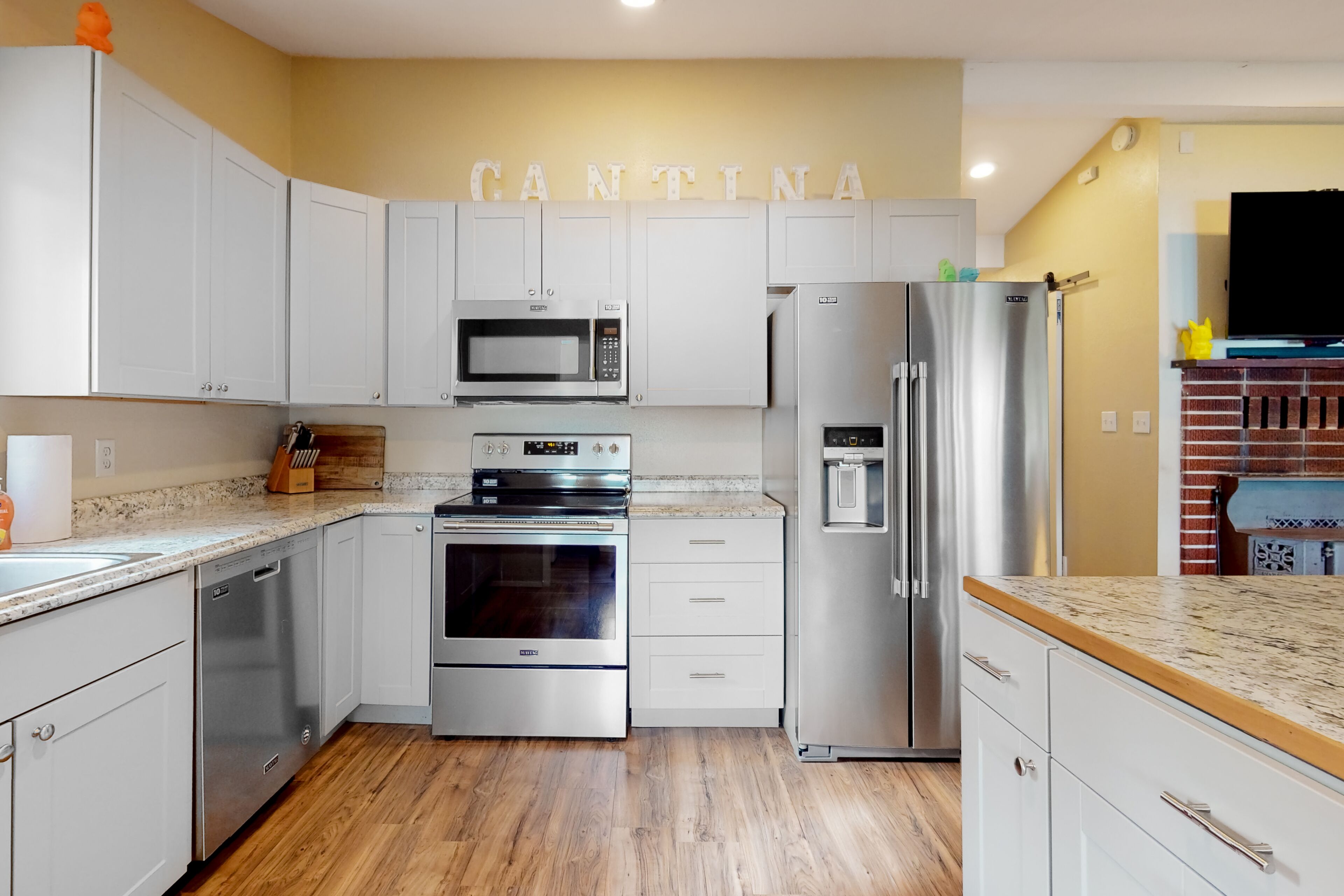 Quaint wilderness cabin with firepit, deck, grill, & washer/dryer - dog-friendly