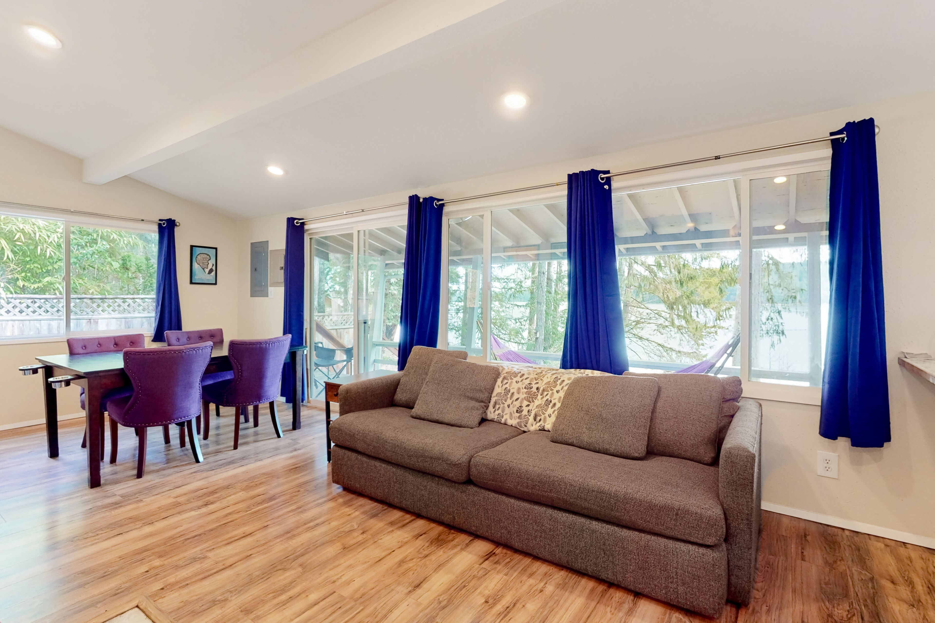 Quaint wilderness cabin with firepit, deck, grill, & washer/dryer - dog-friendly